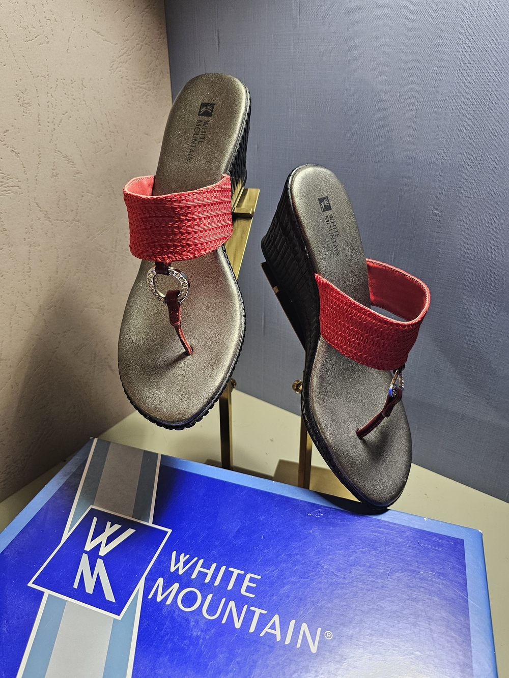 White Mountain Red Wedge Thong Sandals with Bling Ring - Picture 3 of 12